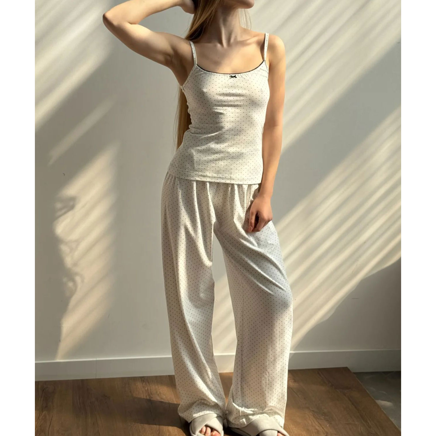 Костюм жіночий Miso Трикотаж, штани широкі та майка, горох синій на білому, розмір M (15093)
Костюм жіночий Miso Трикотаж, штани широкі та майка, горох синій на білому, розмір M (15093)