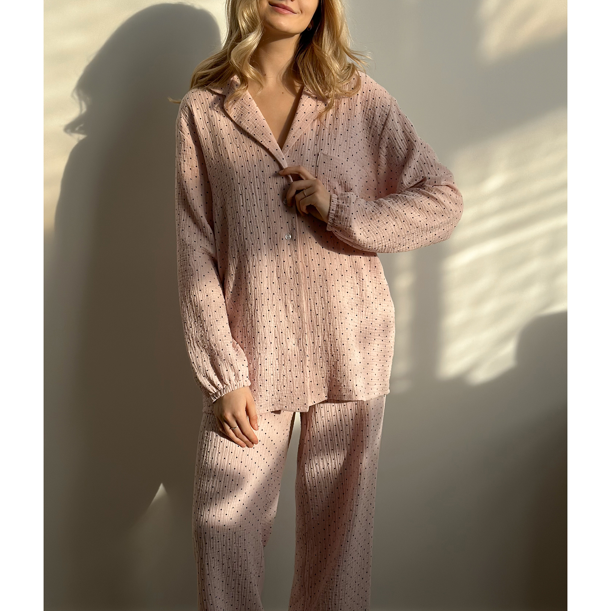 

Костюм жіночий Miso муслін, сорочка та штани, горох, пудра, розмір L (14239)