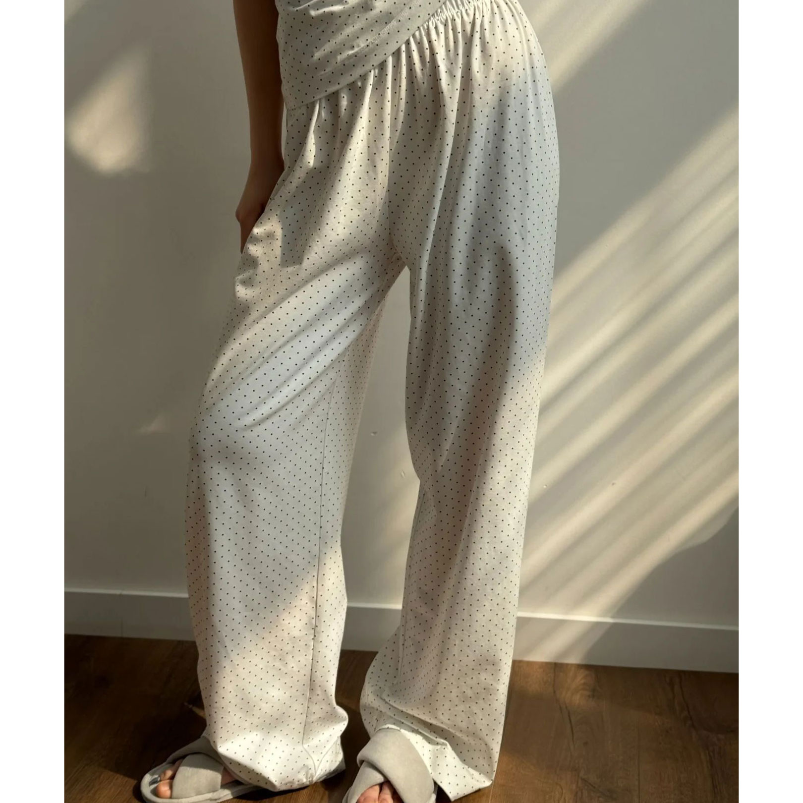 

Штани жіночі Miso Трикотаж, широкі, горох синій на білому, розмір S (15090)