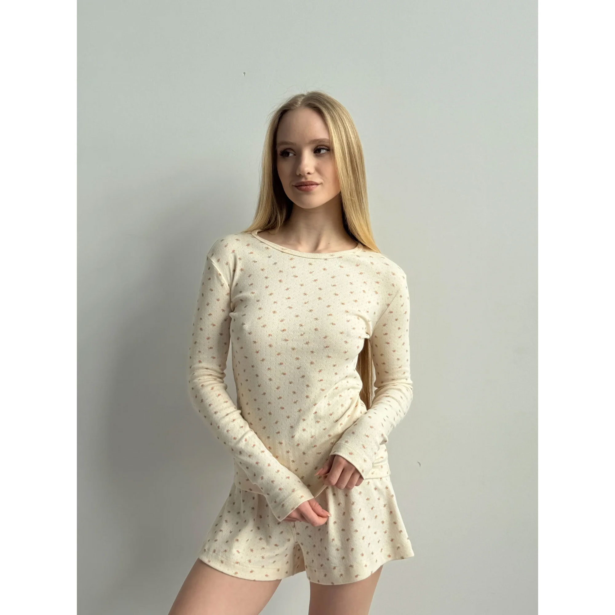 

Лонгслів жіночий Miso Рібана, молочний у троянду, без ґудзика, розмір S (15026)