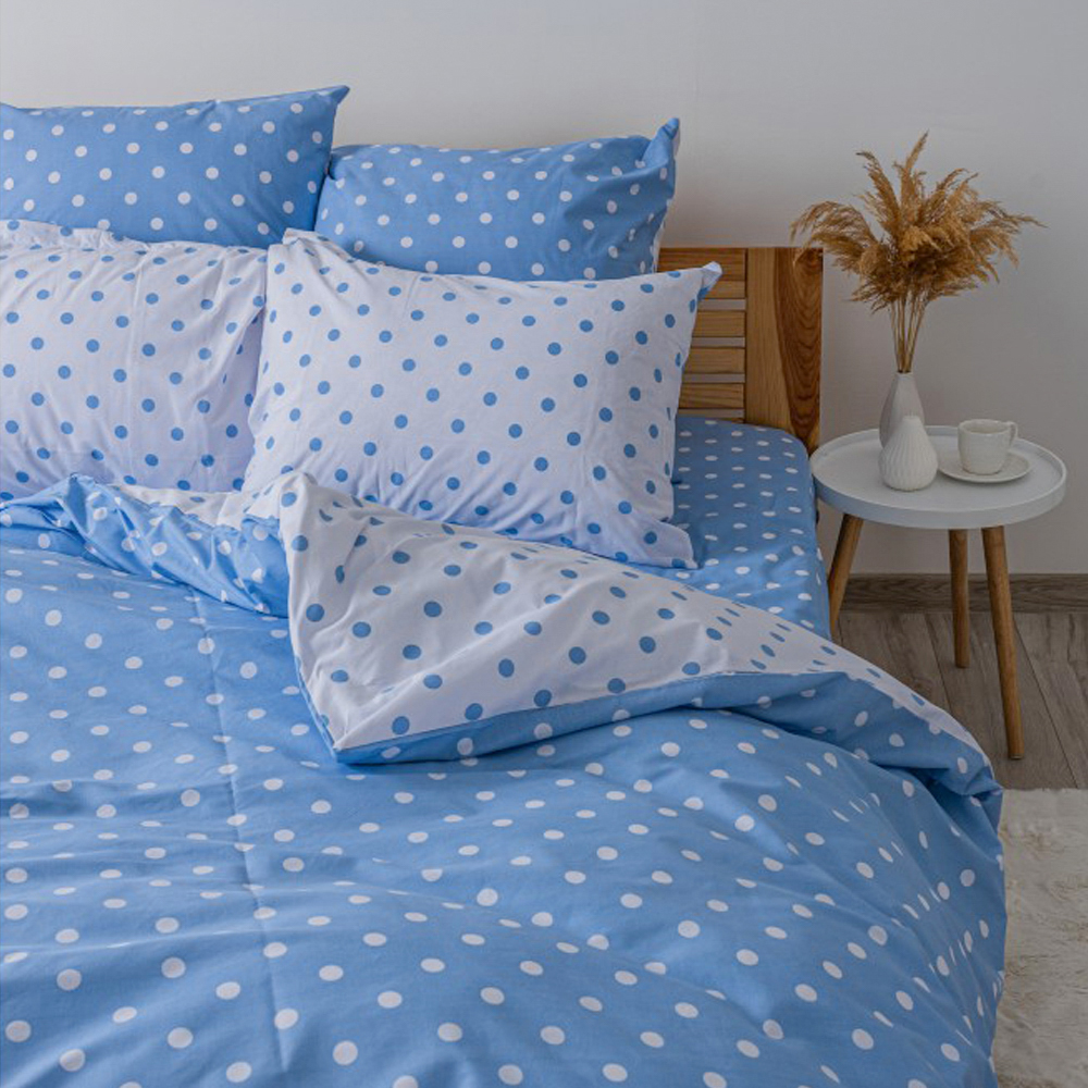 

Комплект постільної білизни ТЕП Happy Sleep Light Blue Dots сімейний (2 підковдри, 150*215 см + простирадло, 240*215 см + 2 наволочки, 50*70 см)