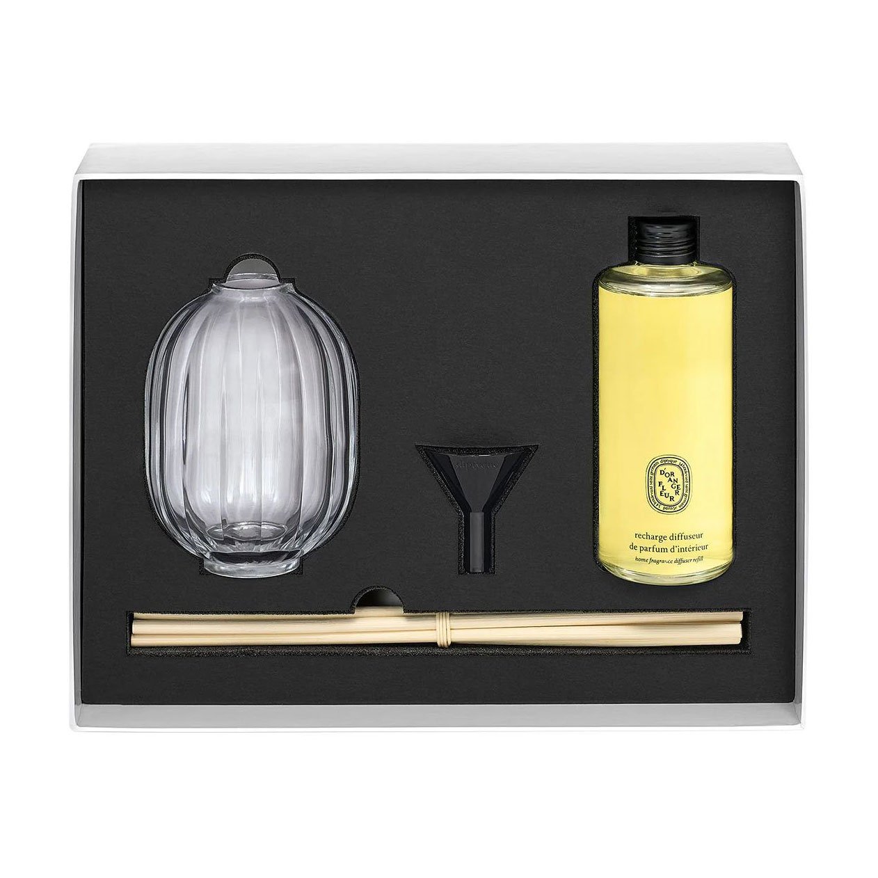 

Аромадифузор Diptyque Fleur D'Oranger (змінний блок, 200 мл + флакон, 1 шт + лійка, 1 шт + палички, 6 шт)